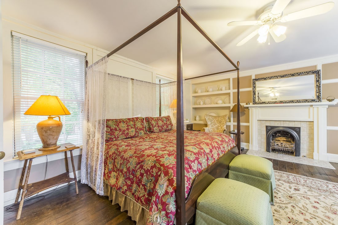 Bed and Breakfast in Bardstown, photo of the interior guest room at the Bourbon Manor Bed and Breakfast